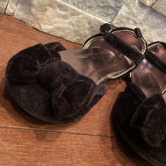 Old Navy toddler dress shoes - Picture 2 of 7